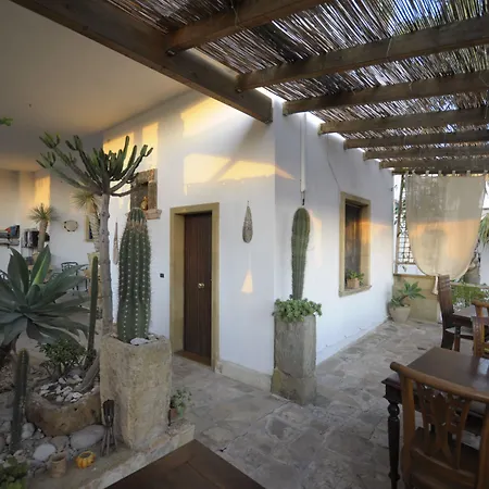 In Dimora Di Charme El Salento Bed & Breakfast 4*
